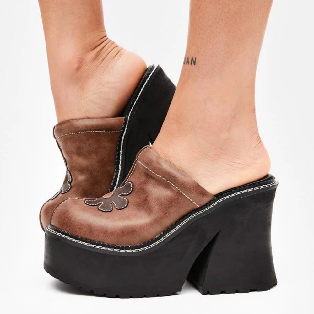 dELiA*s So Called Scheme Floral Clogs - brown size 7 Women's - Picture 2 of 14